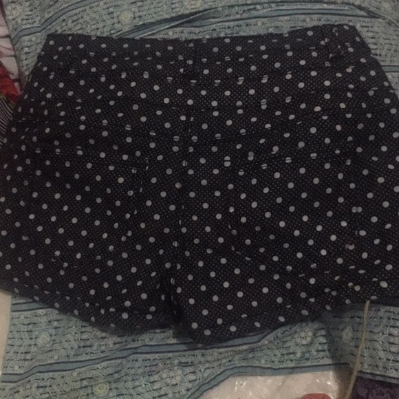 Black and White shorts - Picture 2 of 4